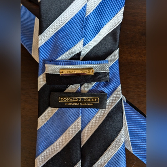 Donald J Trump Signature Collection Silk Striped Tie - Picture 4 of 4